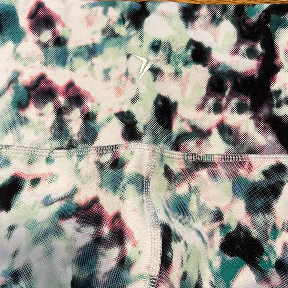 Old Navy Active white, green, pink and black splotch design capris Sz L - Picture 5 of 6